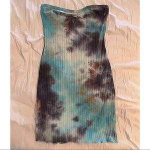 Strapless tie-dye dress